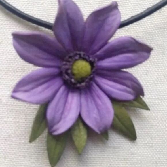 NEW Artisan Flower Necklace - Picture 2 of 3